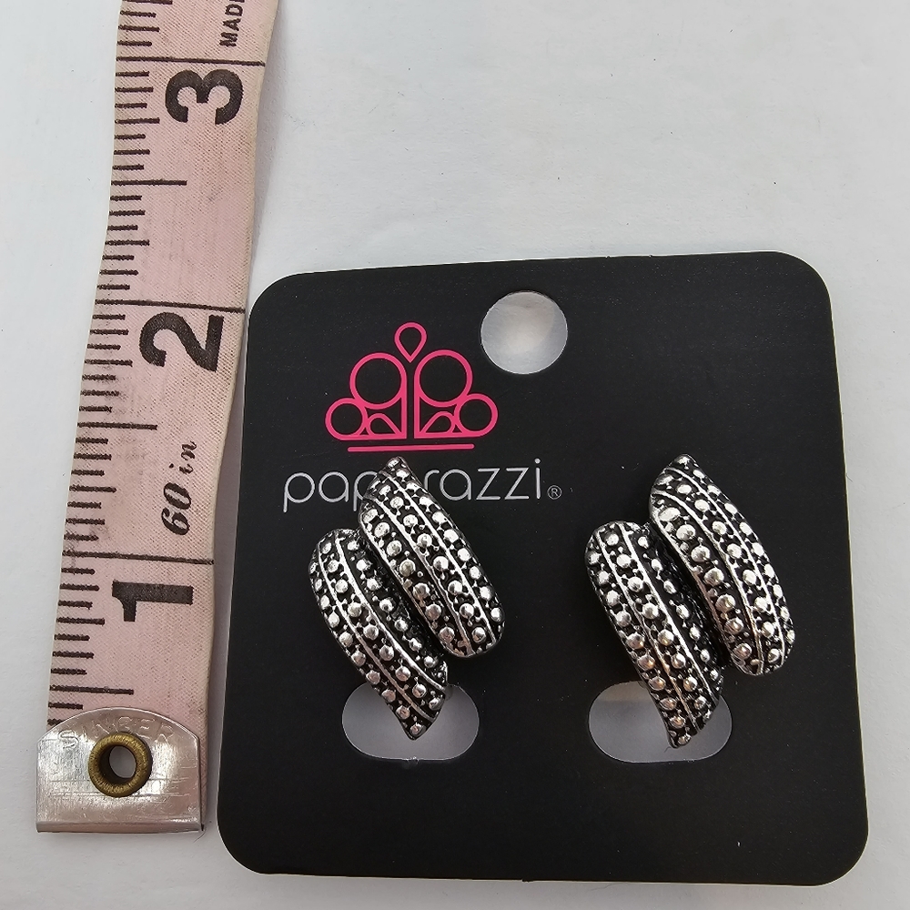 Earrings - Picture 2 of 3